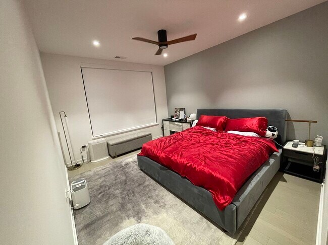 Building Photo - 1400 W Monroe St