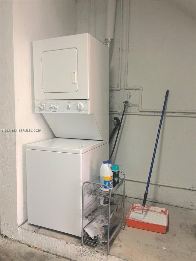 Building Photo - 7743 SW 99th St