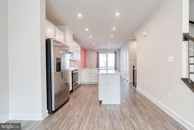 Building Photo - 228 S Newkirk St