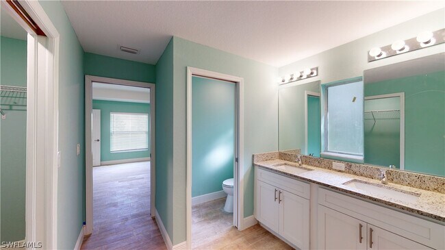 Building Photo - 621 NW 7th Pl