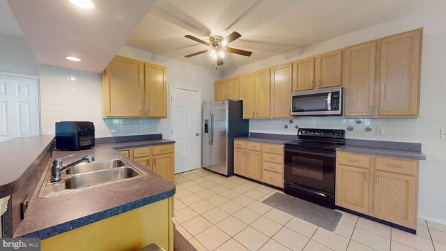 Building Photo - 9811 Fendale Ln