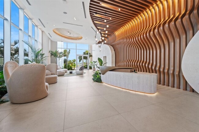 Building Photo - 700 NE 24th St