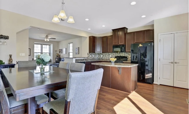 Building Photo - Coming Soon! "Charming 3-Bedroom Townhouse Retreat with Spacious 1960 sq ft Layout in York, PA!"