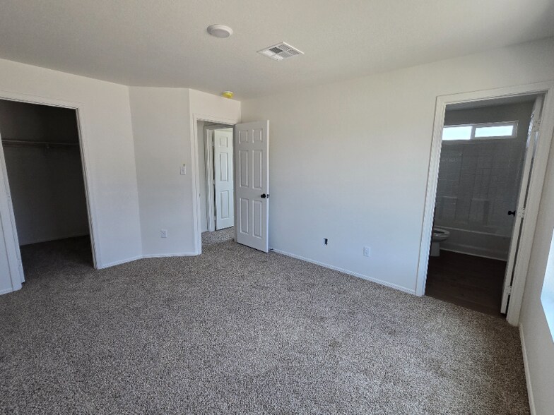 Building Photo - 4982 E 46th Pl
