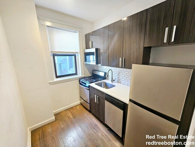 Building Photo - 11 Peterborough St