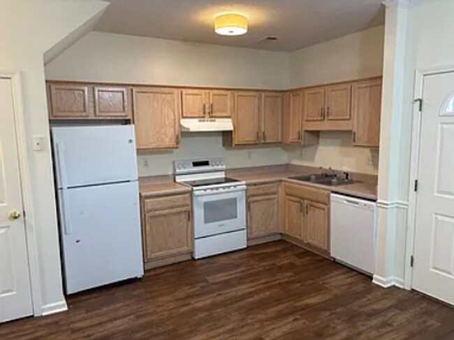 Building Photo - 3 bedroom/2 bath