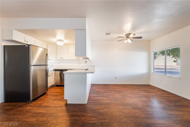 Building Photo - 1611 E Harmon Ave