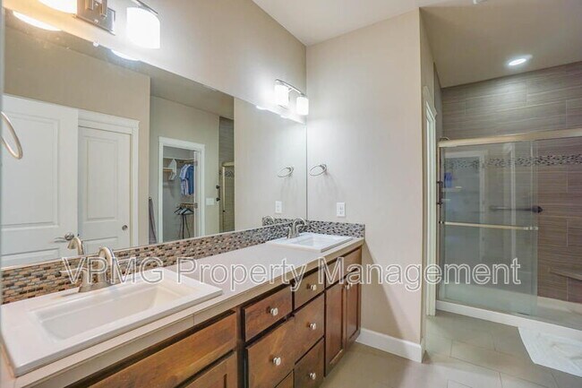 Building Photo - 12114 NW 41st Ave