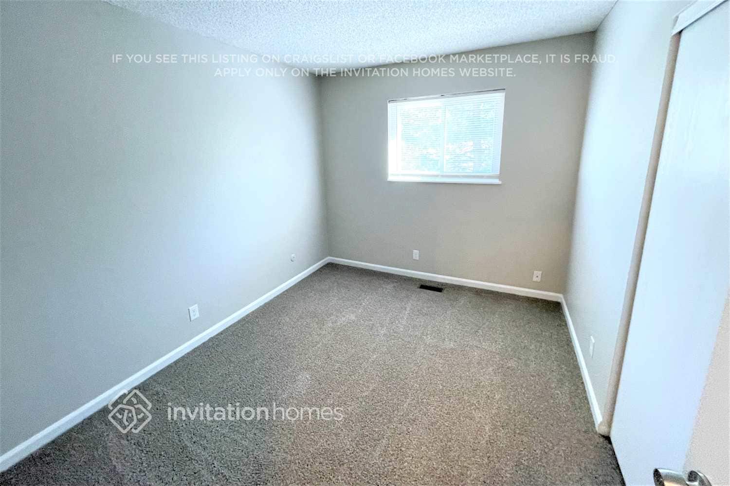 Building Photo - 15805 E Oxford Ave