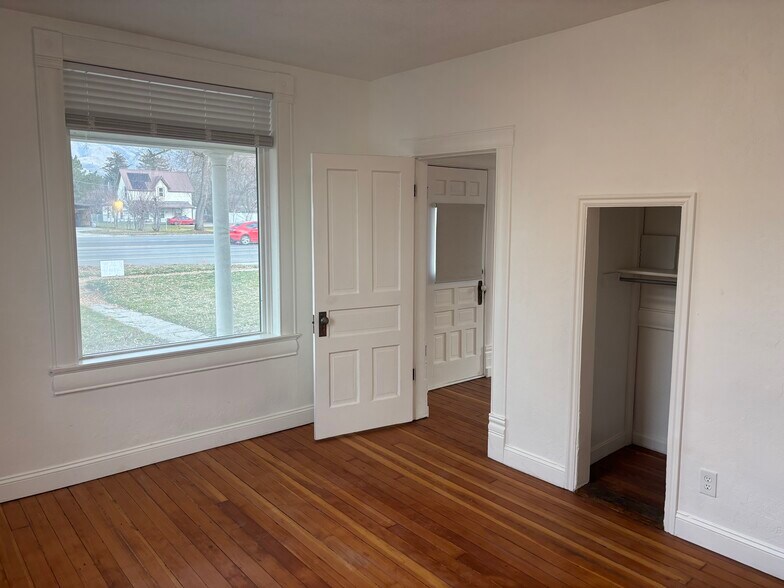 Building Photo - 245 N Main St