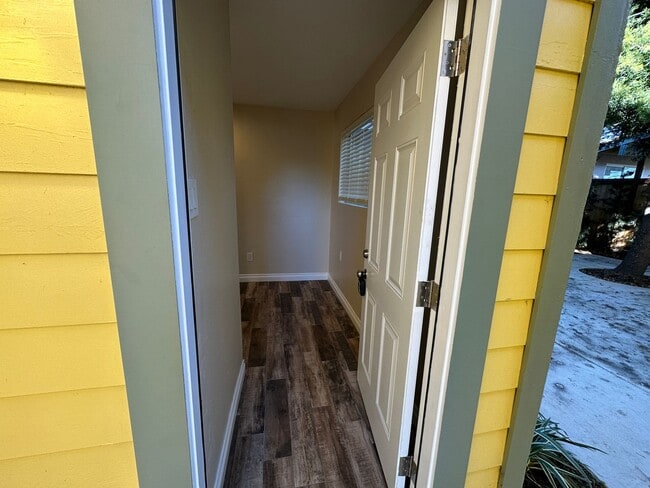 Building Photo - 678 N Shaffer St