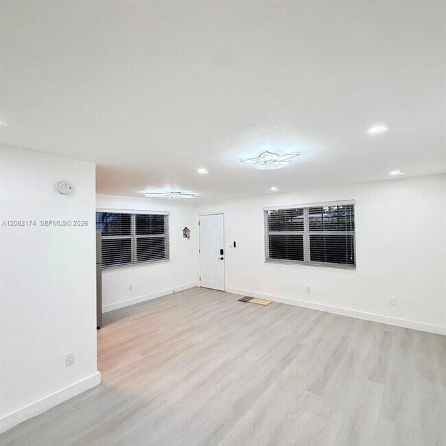 Building Photo - 2015 SW 27th Ave