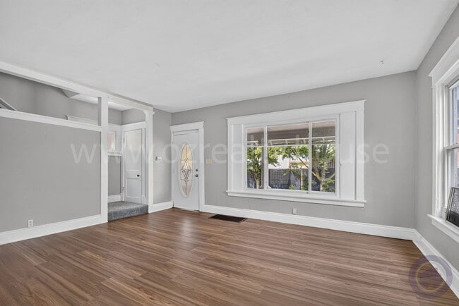 Building Photo - 1023 Shadowlawn Dr