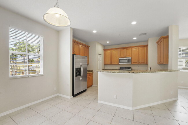Building Photo - 128 W Royal Palm Cir