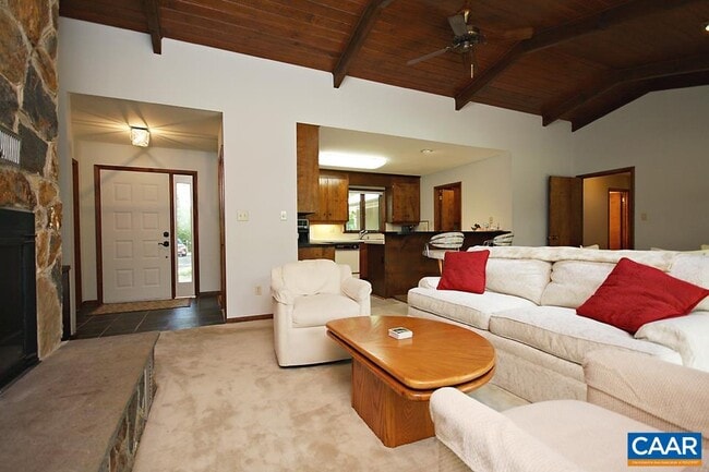 Building Photo - 32 Dogleg Rd