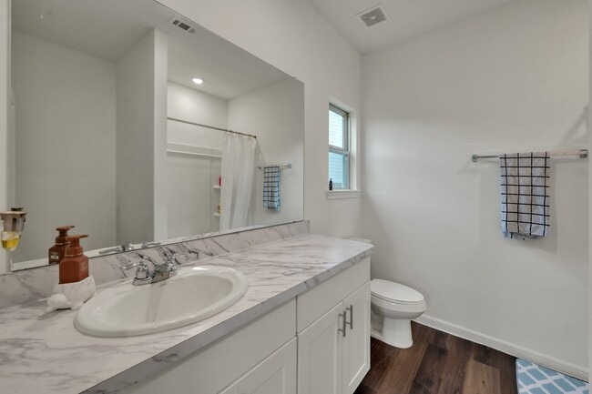 Building Photo - 16435 Big Hickory Dr