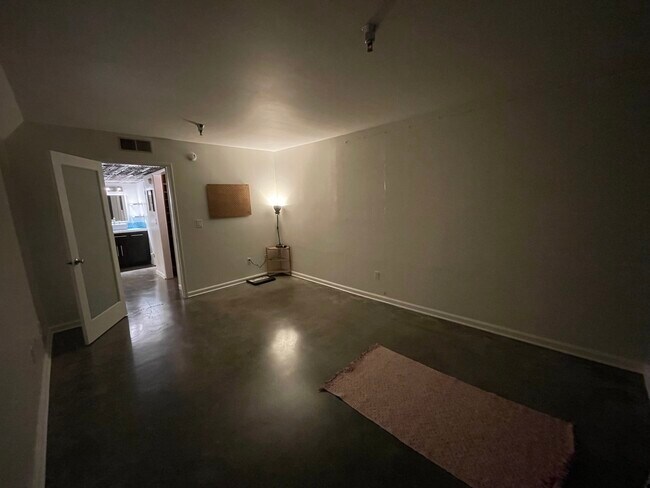 Building Photo - 5143 Bakman Ave