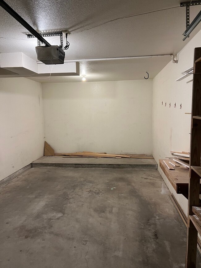 Building Photo - 12523 N Fairwood Dr
