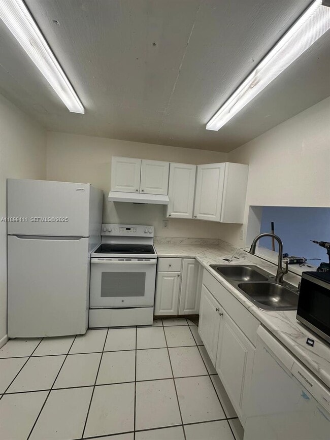 Building Photo - 482 NW 165th St