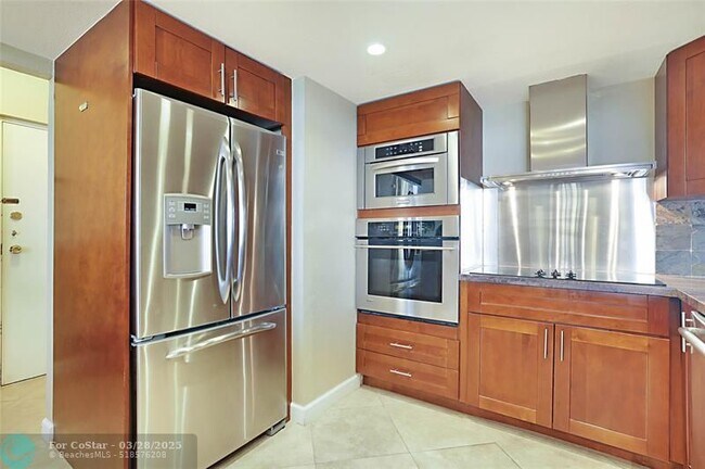Building Photo - 2800 N Ocean Dr
