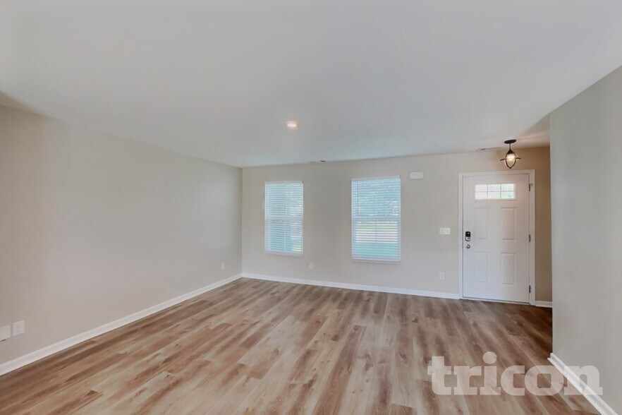 Building Photo - 2412 Solomon Ln