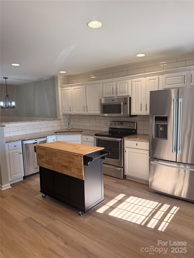 Primary Photo - 1010 Eagles Nest Ln