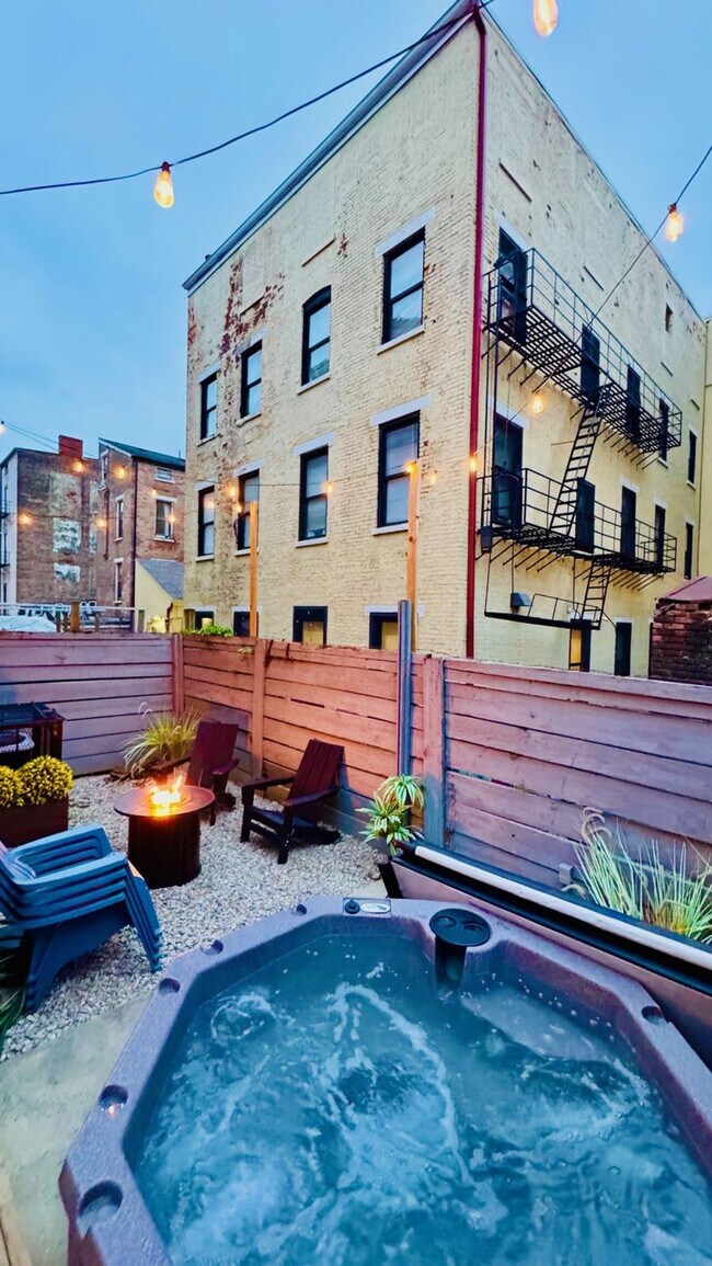 Building Photo - 516 E 12th St