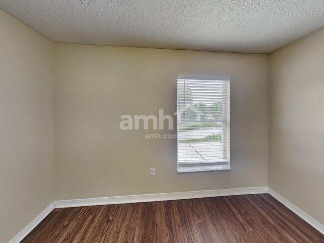 Building Photo - 3275 Hunters Chase Loop