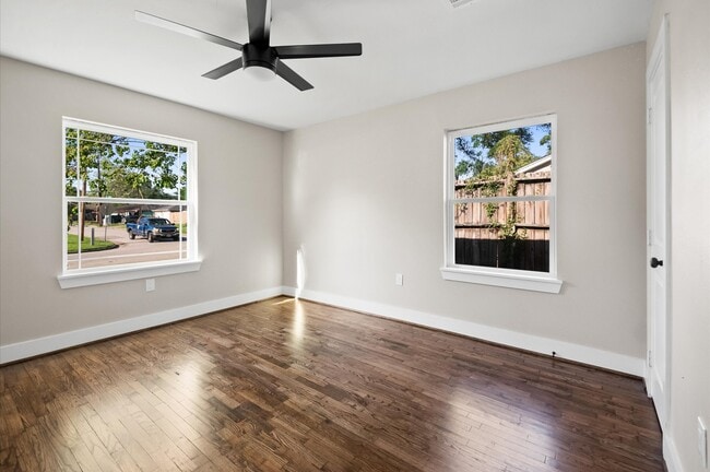 Building Photo - 4850 Marietta Ln