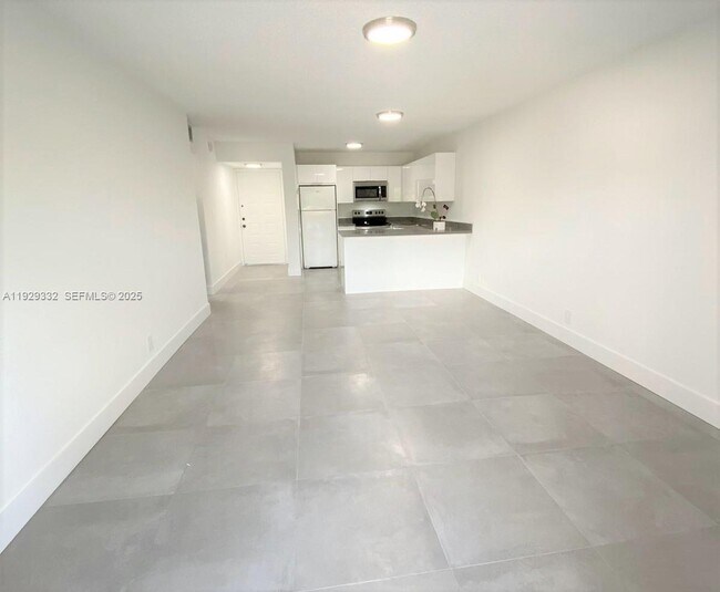 Building Photo - 8005 Lake Dr