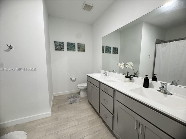 Building Photo - 4862 Navali Dr