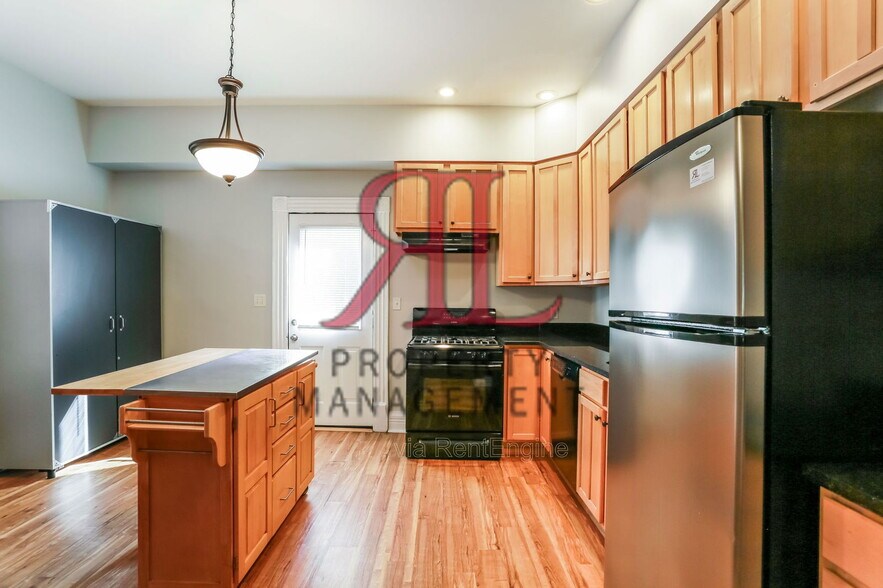 Building Photo - 181 E 1st Ave