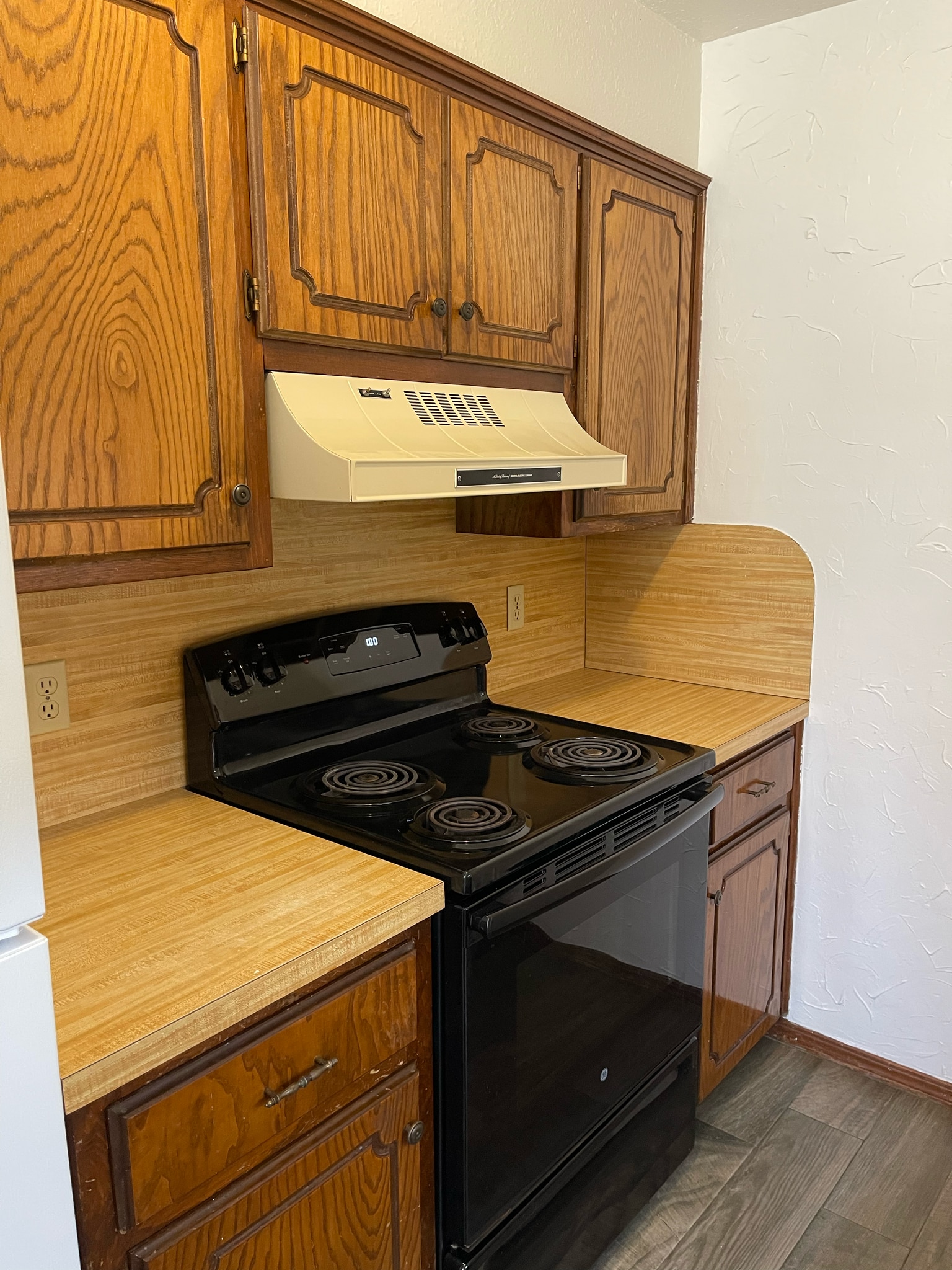 Kitchen - 908 Acacia Cir