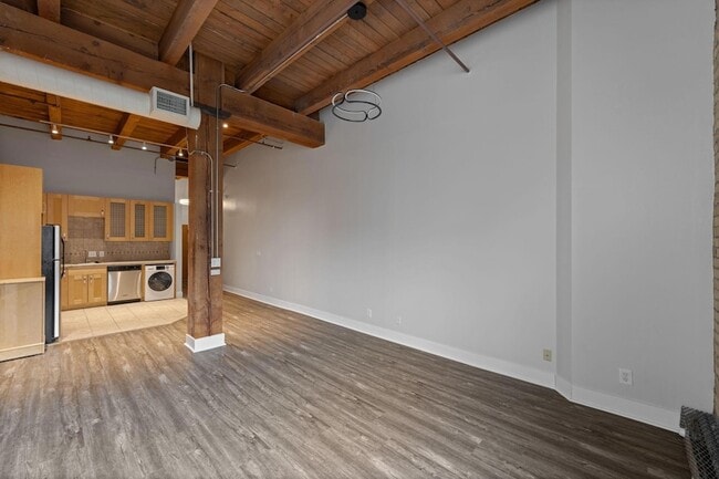 Building Photo - 400 N 1st St