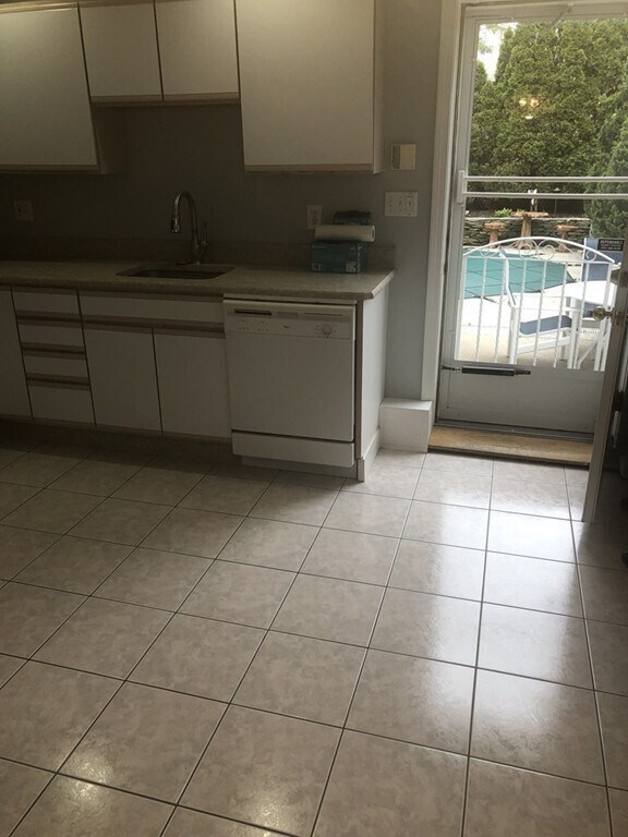 Building Photo - 18 Belmont Park