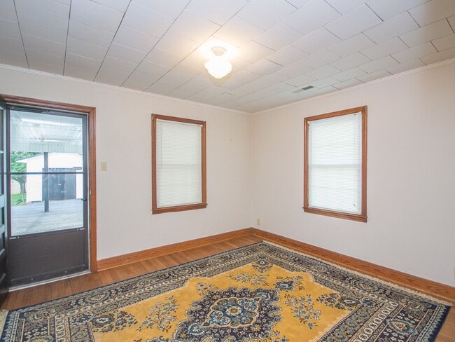 Building Photo - Farm House! Great Location....25 minutes from Huntsville!