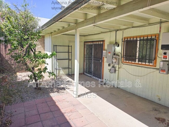 Building Photo - 510 W Cll Lago