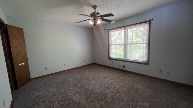 Building Photo - 6460 Lake Esther Dr