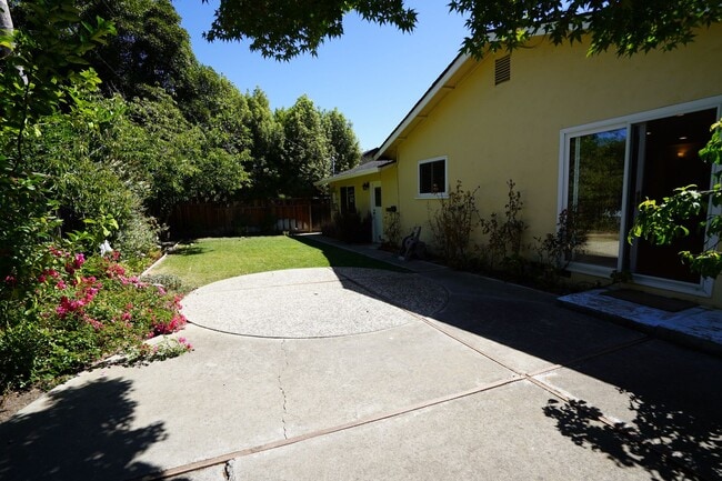 Building Photo - Beautiful Updated San Jose Home!