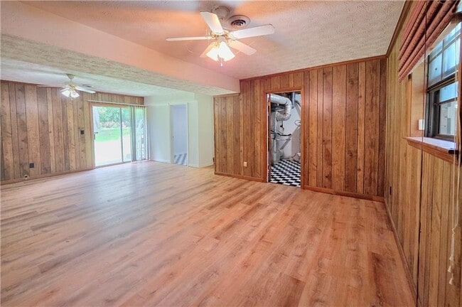 Building Photo - 3533 Charlotte Dr
