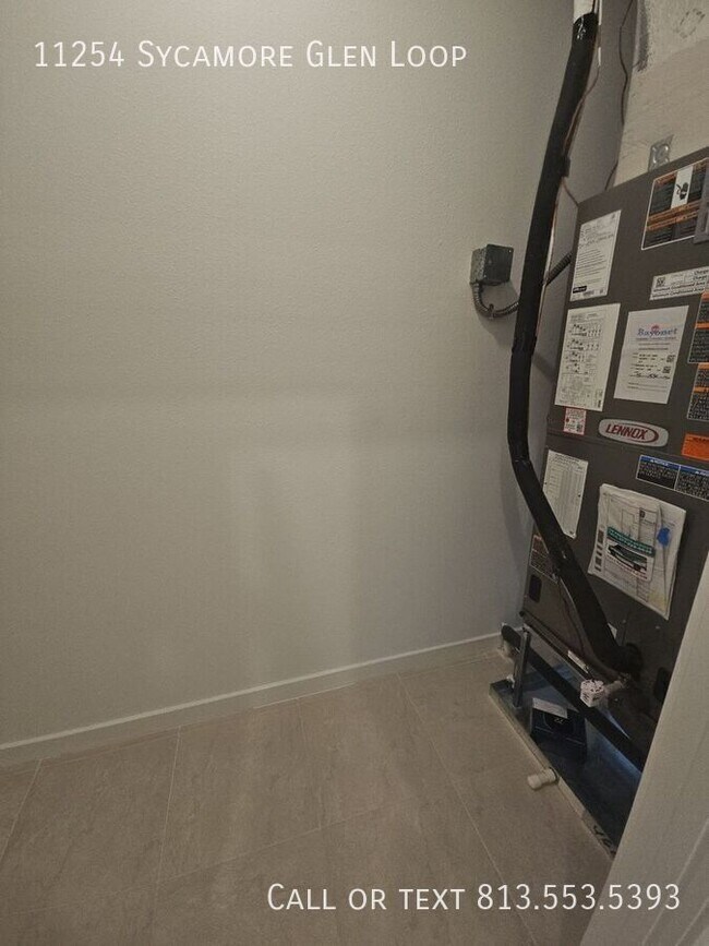 Building Photo - 11254 Sycamore Glen Loop