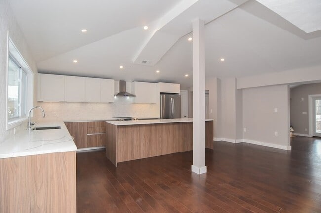 Building Photo - 27 Fenway Dr