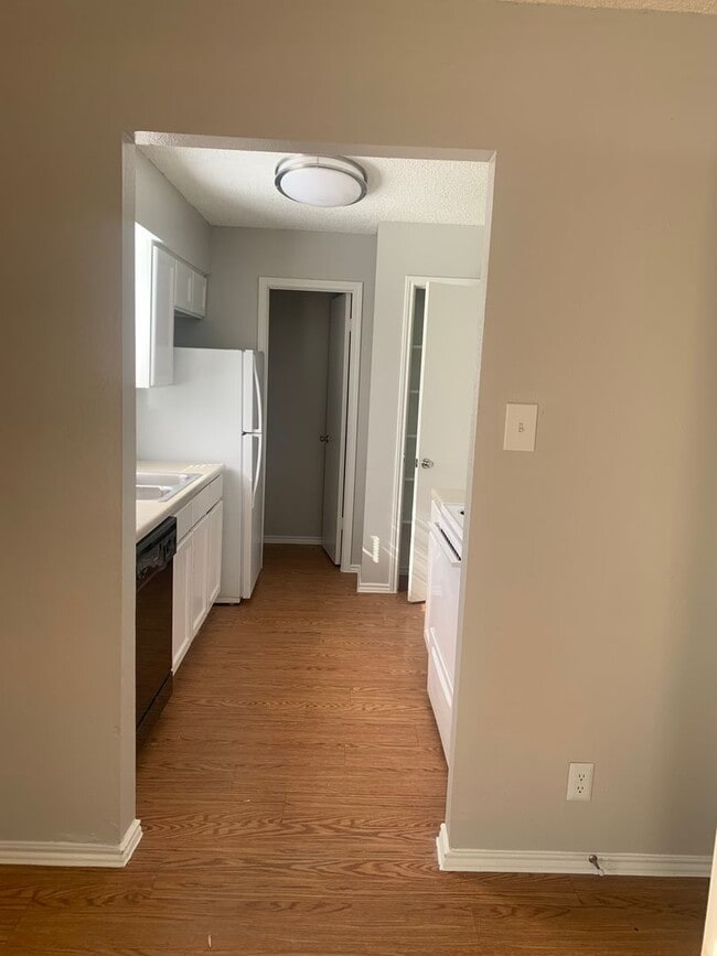 Building Photo - 7814-7816 Las Olas Blvd