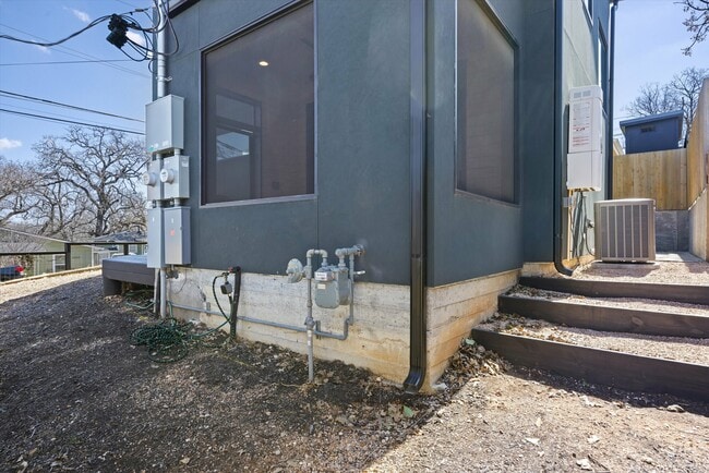 Building Photo - 1202 Greenwood Ave