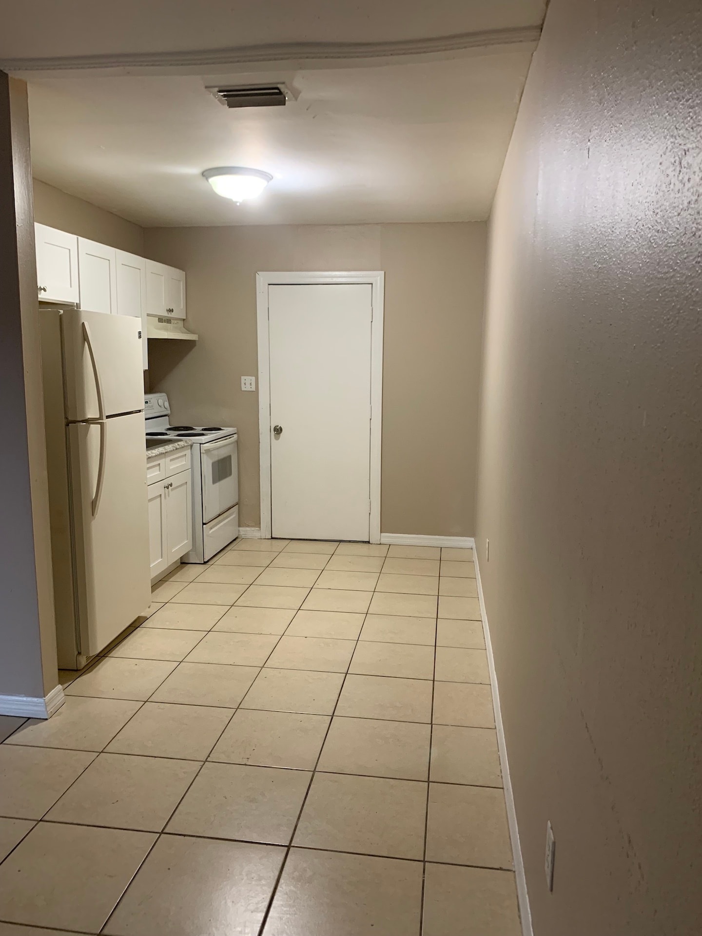 Building Photo - 10008 N Lantana Ave