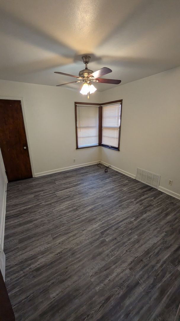 Building Photo - Charming  Single Family 3bd/1.5 bath