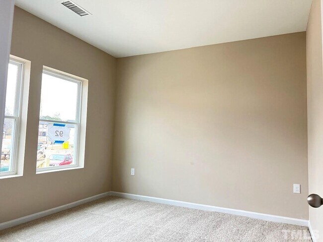 Building Photo - 4 Bedroom Luxury Townhome close to Raleigh Downtown