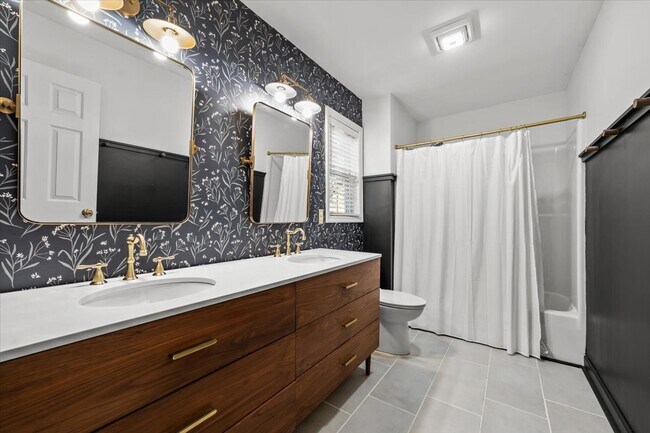 Building Photo - 43 S Lakeshore Dr