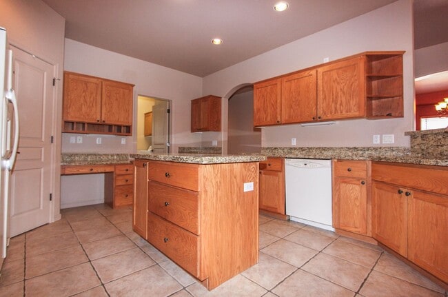 Building Photo - Willow Hills Home