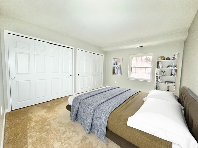 Colonial Arms Bedroom - Colonial Arms